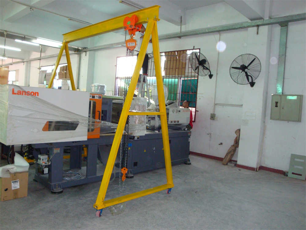 Portable gantry crane