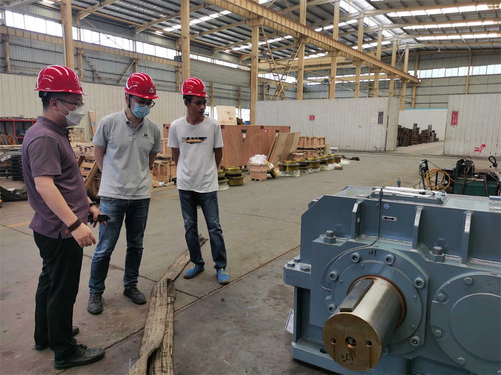 Purchasing representatives visit the factory