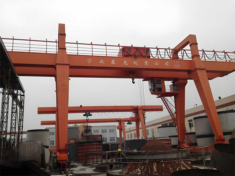 100 ton gantry crane in the factory
