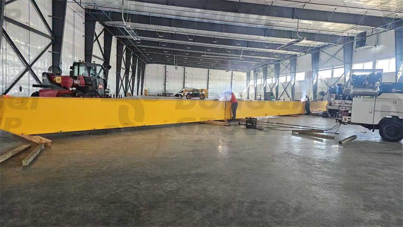 5-ton European single-girder bridge crane is being installed