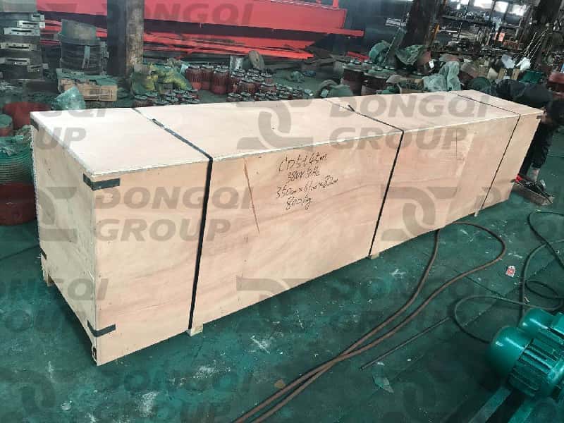 Wooden box packaging process for electric wire rope hoists