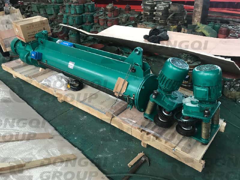 Wooden box packaging process for electric wire rope hoists